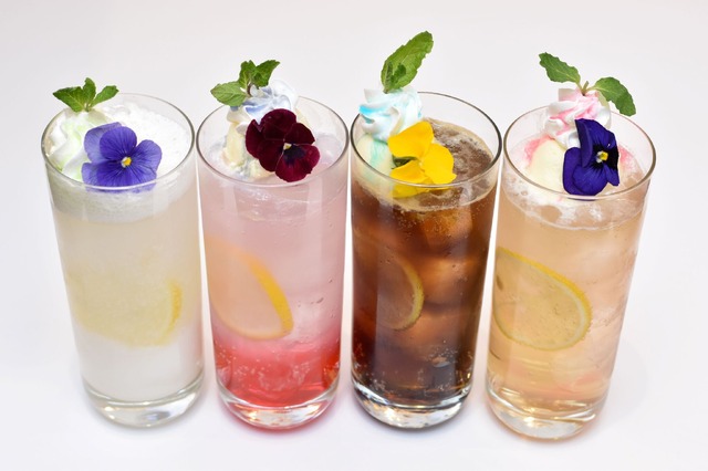 「誕生30周年記念　花より男子展　-Jewelry BOX-」F4をイメージした背の高いアイスクリームフロート（C）神尾葉子／集英社