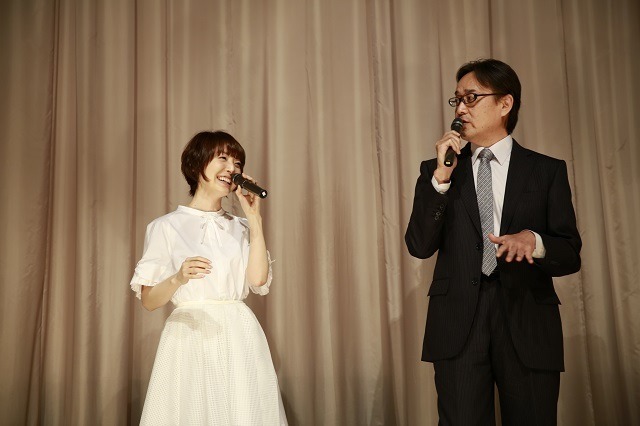 花澤香菜が初の実写主演で舞台挨拶　「君がいなくちゃだめなんだ」先行上映スタート