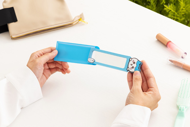 「ちいかわ スティックミラー」ケース 画像（C）nagano / chiikawa committee