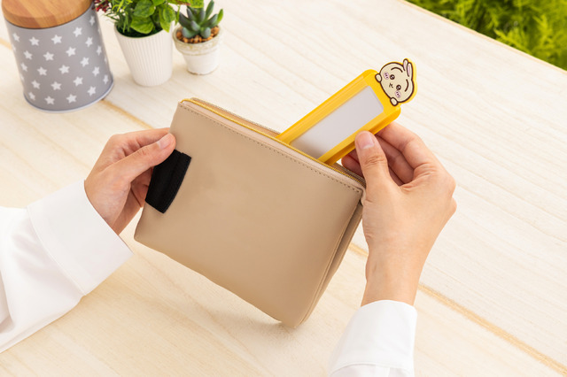 「ちいかわ スティックミラー」イメージ画像（C）nagano / chiikawa committee