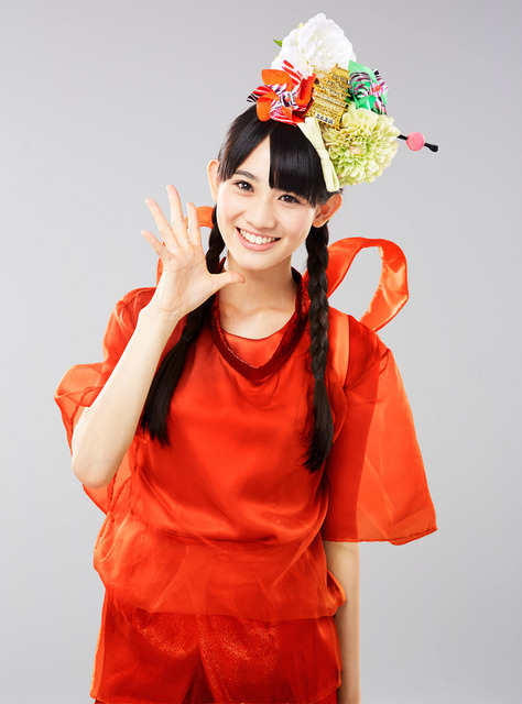 「チームしゃちほこ」の秋本帆華（ウナギイヌ役／エンディングソング担当）