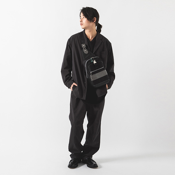 『ソードアート・オンライン』キリトコラボグッズ ボディバッグ（C）2020 川原 礫/KADOKAWA/SAO-P Project