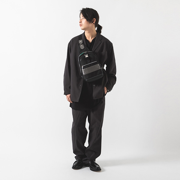 『ソードアート・オンライン』キリトコラボグッズ ボディバッグ（C）2020 川原 礫/KADOKAWA/SAO-P Project