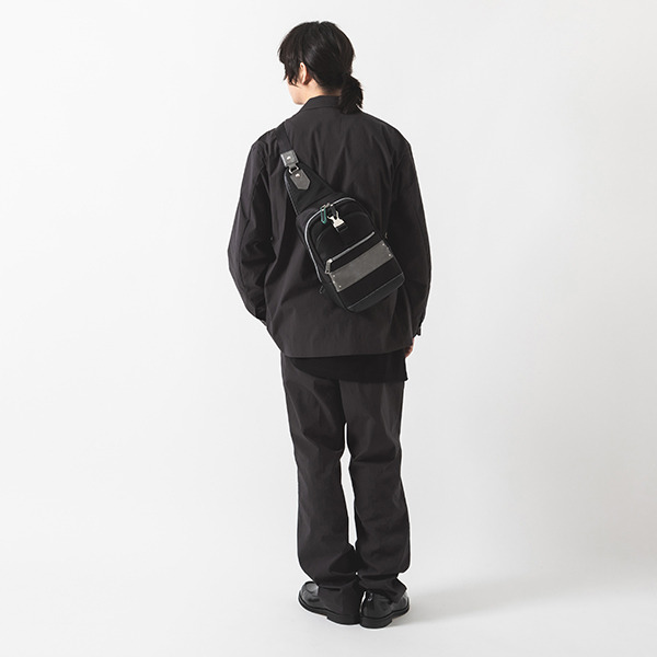 『ソードアート・オンライン』キリトコラボグッズ ボディバッグ（C）2020 川原 礫/KADOKAWA/SAO-P Project