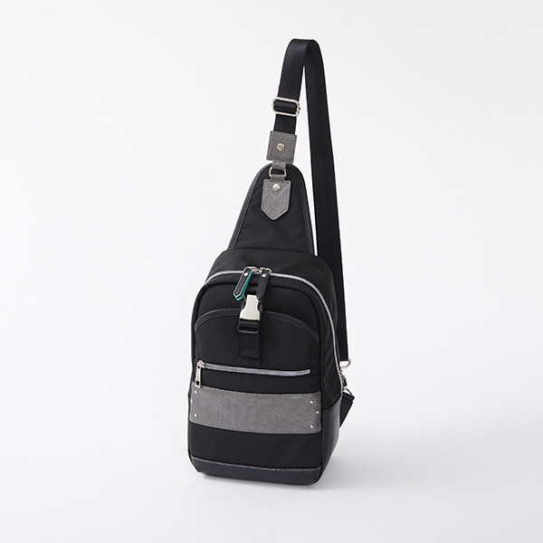 『ソードアート・オンライン』キリトコラボグッズ ボディバッグ（C）2020 川原 礫/KADOKAWA/SAO-P Project