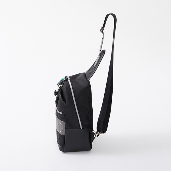 『ソードアート・オンライン』キリトコラボグッズ ボディバッグ（C）2020 川原 礫/KADOKAWA/SAO-P Project