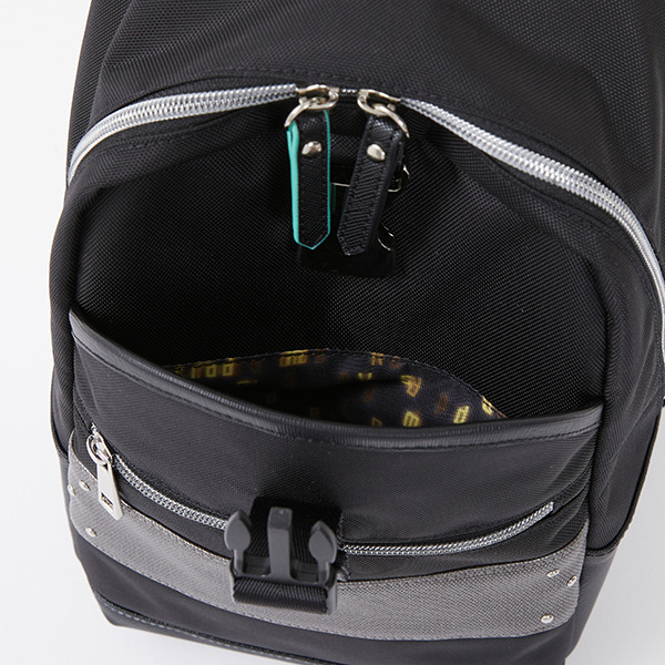 『ソードアート・オンライン』キリトコラボグッズ ボディバッグ（C）2020 川原 礫/KADOKAWA/SAO-P Project