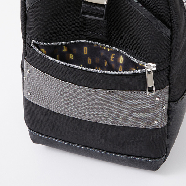 『ソードアート・オンライン』キリトコラボグッズ ボディバッグ（C）2020 川原 礫/KADOKAWA/SAO-P Project