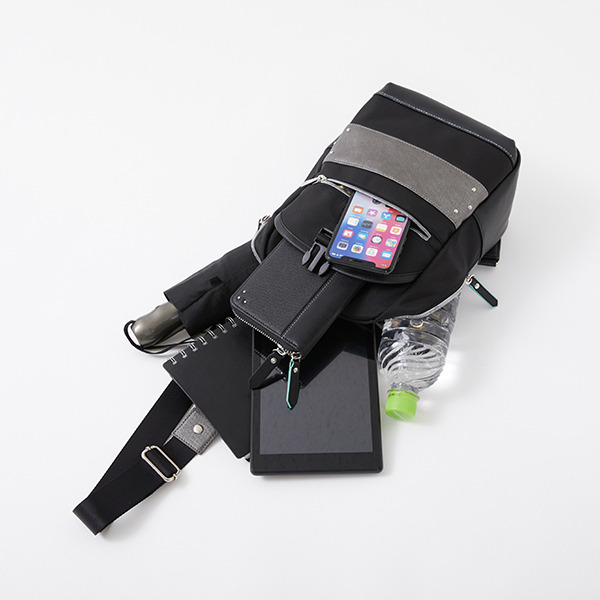 『ソードアート・オンライン』キリトコラボグッズ ボディバッグ（C）2020 川原 礫/KADOKAWA/SAO-P Project