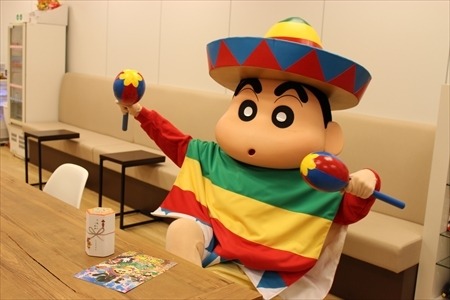 しんちゃんメキシコに旅立つ！　引っ越しチョコビもって編集部にご挨拶