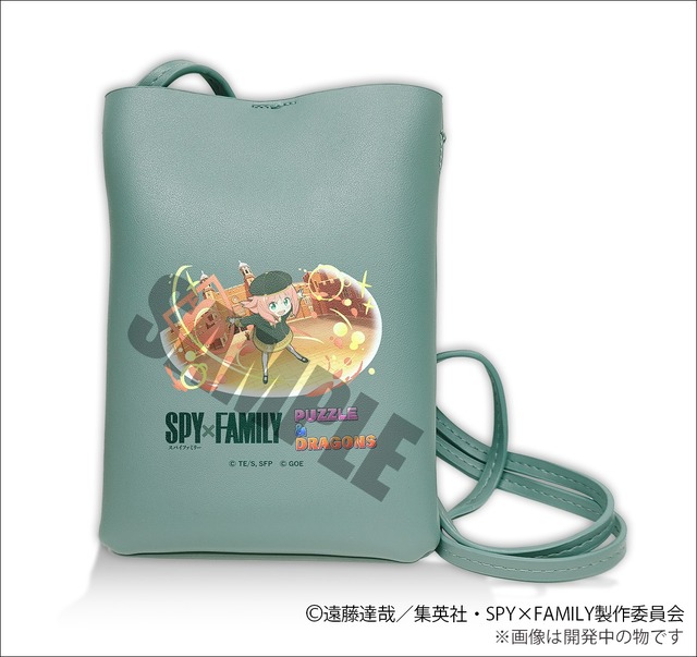 スマホポーチ＜アーニャ・フォージャー(制服)＞（C）遠藤達哉／集英社・SPY×FAMILY製作委員会