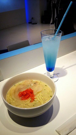 「comicoカフェ」が阿佐ヶ谷に　話題のマンガアプリがアニメスポットSHIROBACOとコラボ