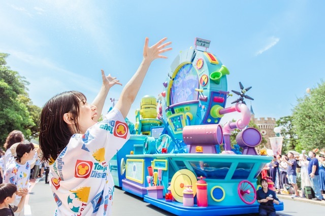 びしょ濡れのパークが帰ってきた！散水プログラム「ベイマックスのミッション・クールダウン」初開催 As to Disney artwork, logos and properties： (C) Disney