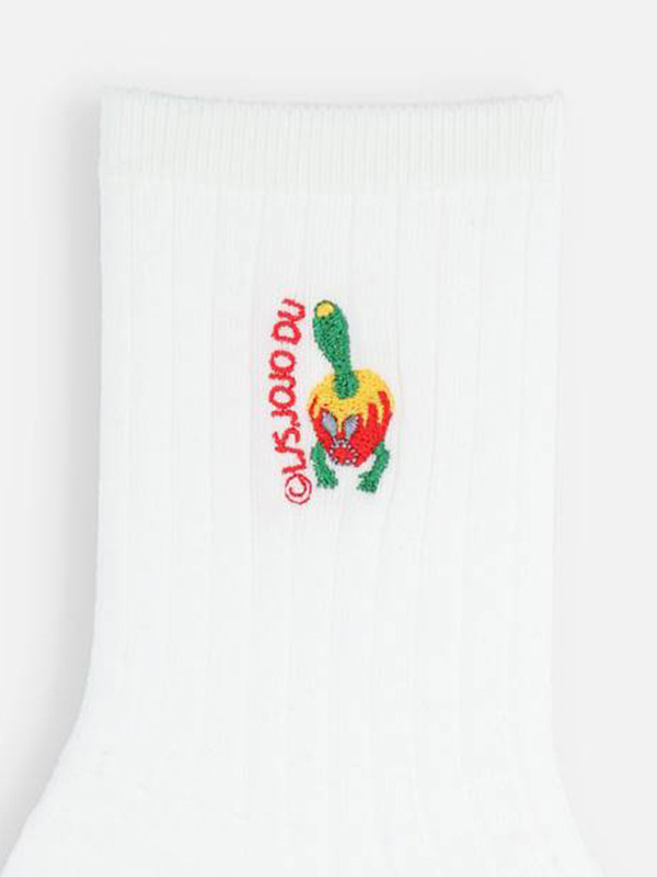 『ジョジョの奇妙な冒険　ダイヤモンドは砕けない』×Tabioコラボ刺繍ソックス「パール･ジャム（トニオ・トラサルディー）」（C）LUCKY LAND COMMUNICATIONS/集英社・ジョジョの奇妙な冒険DU製作委員会