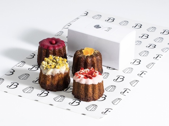 Elegant Flower　¥1,000（写真手前2つ）、Fruit Earth　¥1,000（写真奥2つ）