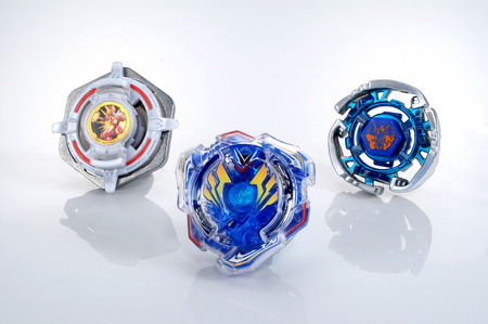 ベイブレード三度　タカラトミー、2015年7月よりNFCチップ搭載の新シリーズ投入