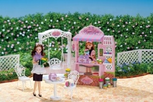 リカちゃんファミリーに新メンバー　母方のおばあちゃん登場