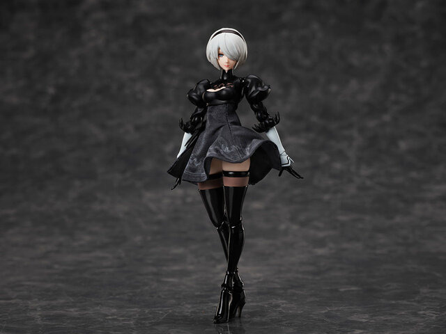 『NieR:Automata Ver1.1a』より、新グッズが続々登場！青い瞳＆太ももが映える「2B」フィギュアやポーチなど全16種