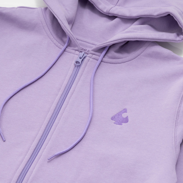 『名探偵コナン』安室透×古谷徹コラボレーションアイテム ジップアップパーカー_ラベンダー（C）青山剛昌／小学館・読売テレビ・TMS 1996