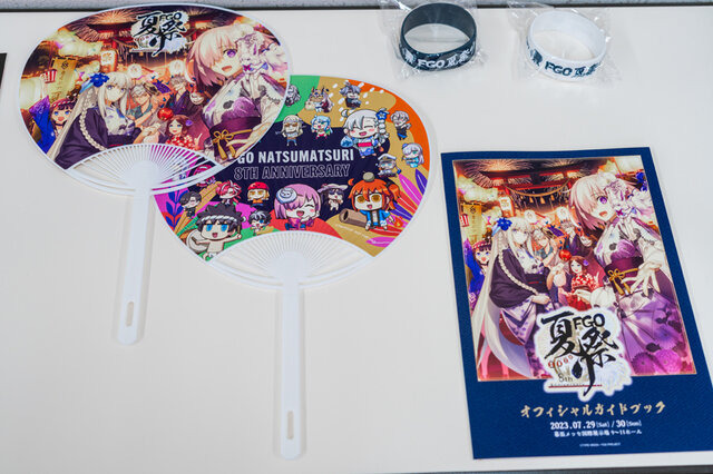 【入場者への配布】うちわ、ガイドブック、ラバーバンド