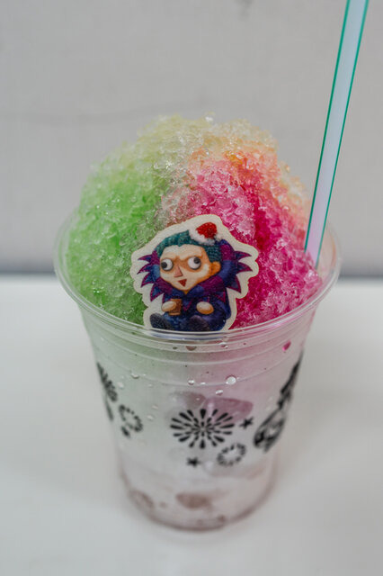 トナカイさんのカラフルかき氷～じるクン人形を添えて～