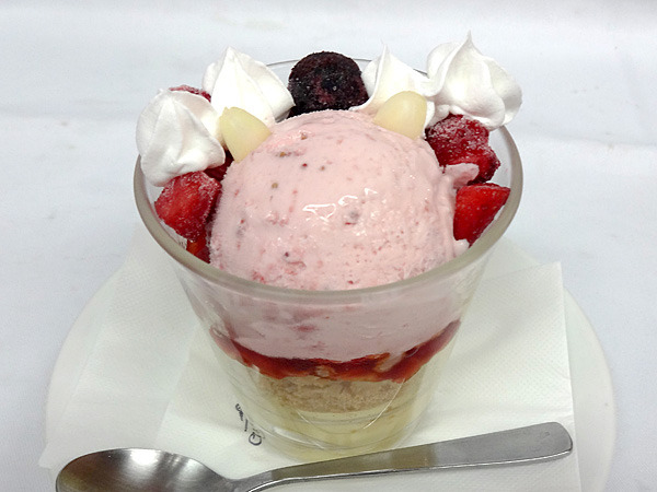 「銃皇無尽のファフニール」が秋葉原でコラボカフェ　ヒロイン達がドリンクやフードに