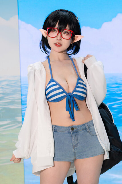 奥空アヤネ（水着）『ブルーアーカイブ』／粛雨（X：@Suyvvv_）