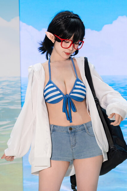 奥空アヤネ（水着）『ブルーアーカイブ』／粛雨（X：@Suyvvv_）