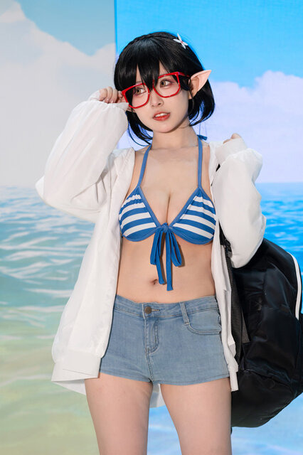 奥空アヤネ（水着）『ブルーアーカイブ』／粛雨（X：@Suyvvv_）