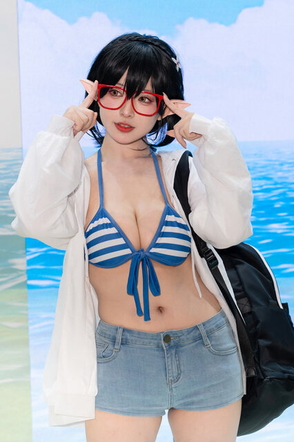 奥空アヤネ（水着）『ブルーアーカイブ』／粛雨（X：@Suyvvv_）