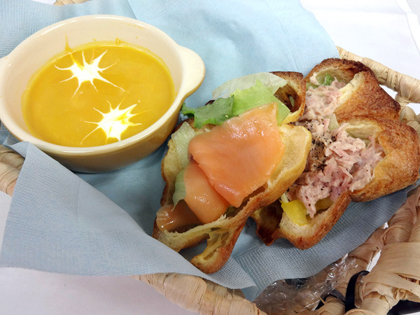 「銃皇無尽のファフニール」が秋葉原でコラボカフェ　ヒロイン達がドリンクやフードに