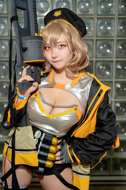 アニス『勝利の女神:NIKKE』／三丸さーや（@saaya_cosplay）
