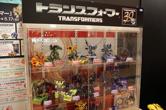 バンブルビー役木村良平も登壇、「キュートランスフォーマー」アドリブ裏話を披露