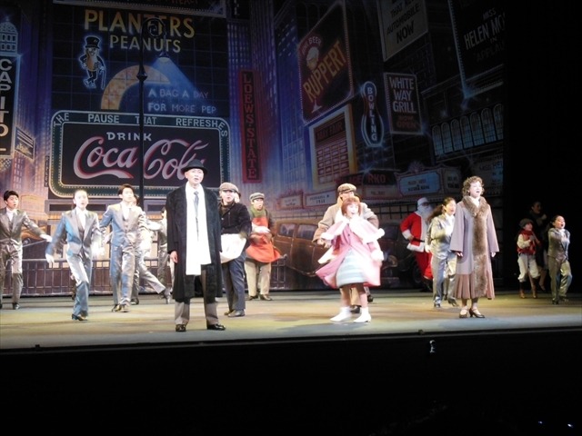 コミック連載開始から90年以上、とぎれることなく続く老舗ミュージカル「アニー」