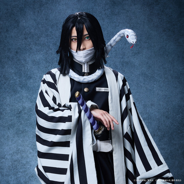 『舞台「鬼滅の刃」其ノ肆 遊郭潜入』伊黒小芭内 宮本弘佑（C）吾峠呼世晴／集英社（C）舞台「鬼滅の刃」製作委員会