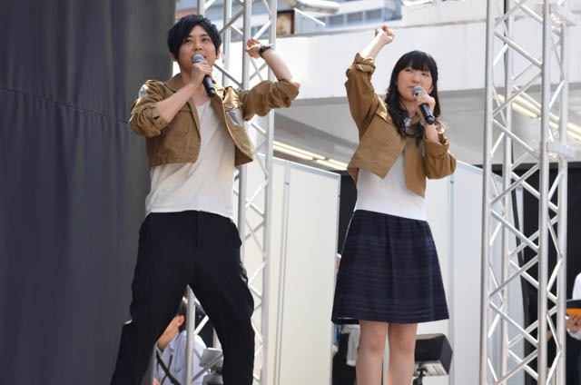 梶裕貴、篠原信一の巨人姿に“とてもウナジを狙えません” 「進撃の巨人」等身大フィギュアお披露目