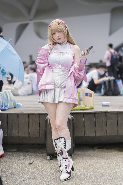 バイパー『勝利の女神:NIKKE』／Sαkυmα Mιυ（Instagram：sakuma.miu1122）