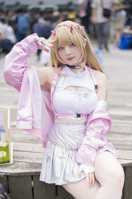 バイパー『勝利の女神:NIKKE』／Sαkυmα Mιυ（Instagram：sakuma.miu1122）