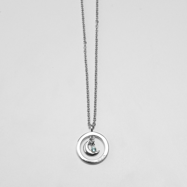 TVアニメ『【推しの子】』シルバーネックレス アクア（C）赤坂アカ×横槍メンゴ／集英社・【推しの子】製作委員会