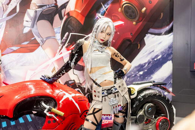 ルシア・深紅ノ影（蛟竜雲雨）『パニシング:グレイレイヴン』／米倉みゆ（X：@0630_miyu_）