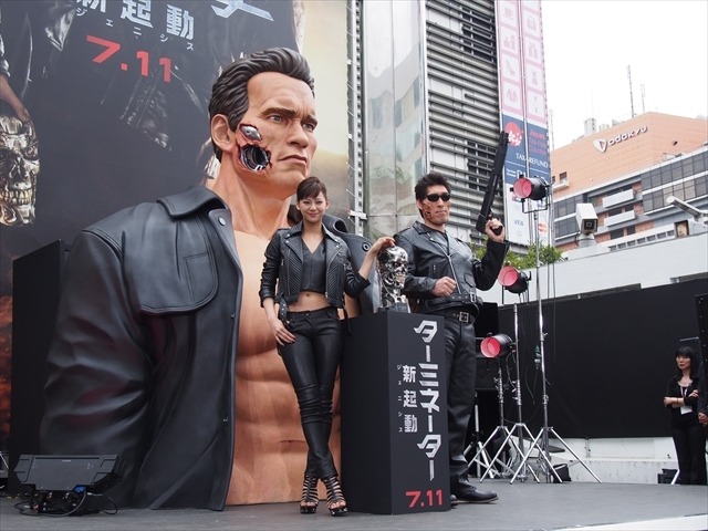 日本初公開から30周年「ターミネーターの日」認定　巨大ターミネーターを新宿で展示