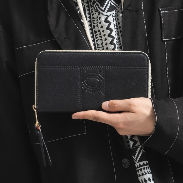 「アルベド モデル 財布」16,500円（税込）（C）丸山くがね・KADOKAWA刊／オーバーロード4製作委員会