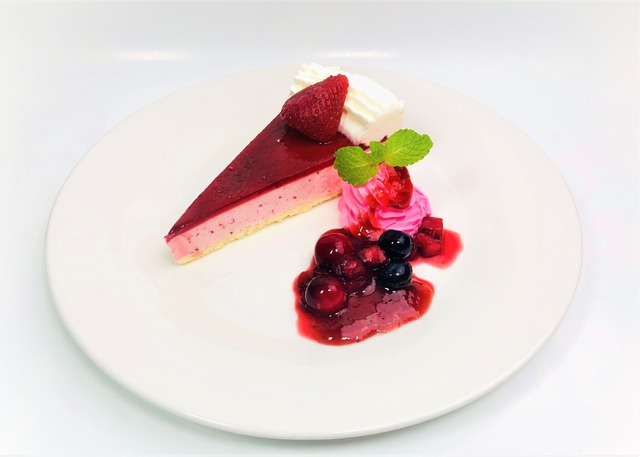 「TVアニメ『東京リベンジャーズ』コラボカフェ『Hang Out』in Live Cafe Mixa」ストロベリーケーキプレート（龍宮寺堅）（C）和久井健・講談社／アニメ「東京リベンジャーズ」製作委員会
