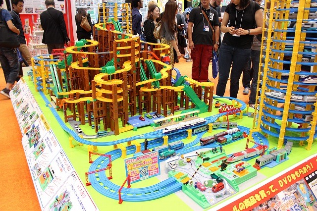 ベイブレード新作やスターウォーズ　タカラトミーブース@東京おもちゃショー2015