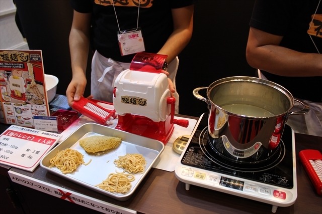 「妖怪ウォッチ」から手作りラーメンまで、メガハウスブース@東京おもちゃショー2015