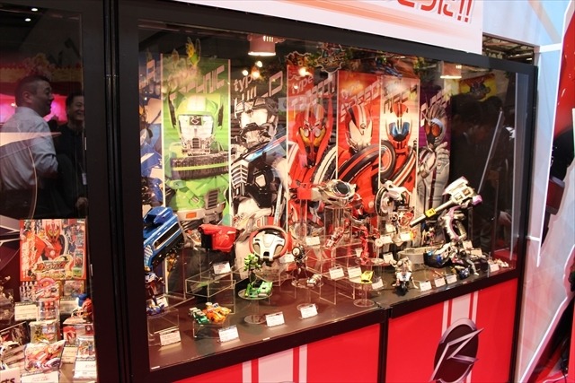 「ウルトラマンX」「妖怪ウォッチ」人気キャラクター勢ぞろいのバンダイブース@東京おもちゃショー2015