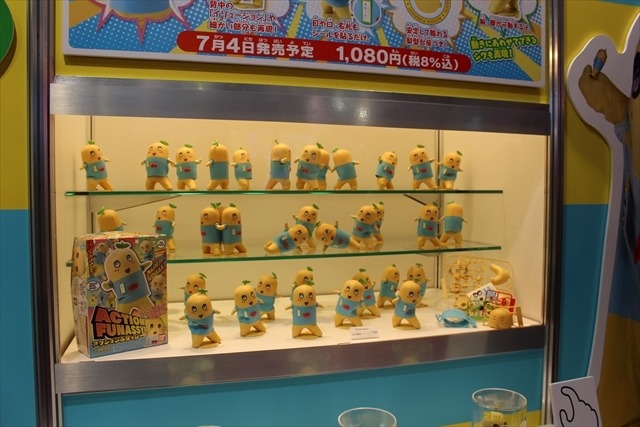 「ウルトラマンX」「妖怪ウォッチ」人気キャラクター勢ぞろいのバンダイブース@東京おもちゃショー2015