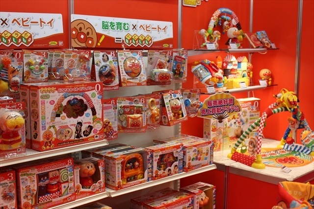 「ウルトラマンX」「妖怪ウォッチ」人気キャラクター勢ぞろいのバンダイブース@東京おもちゃショー2015