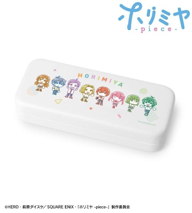 描き起こし Art by スズキハルカ メガネケース（C）HERO・萩原ダイスケ／SQUARE ENIX・「ホリミヤ -piece-」製作委員会