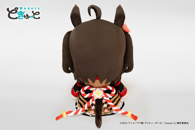 で、デカすぎる！『ウマ娘』キタサンブラック、サトノダイヤモンドが「約100cm超えの超特大ぬいぐるみ」になって登場